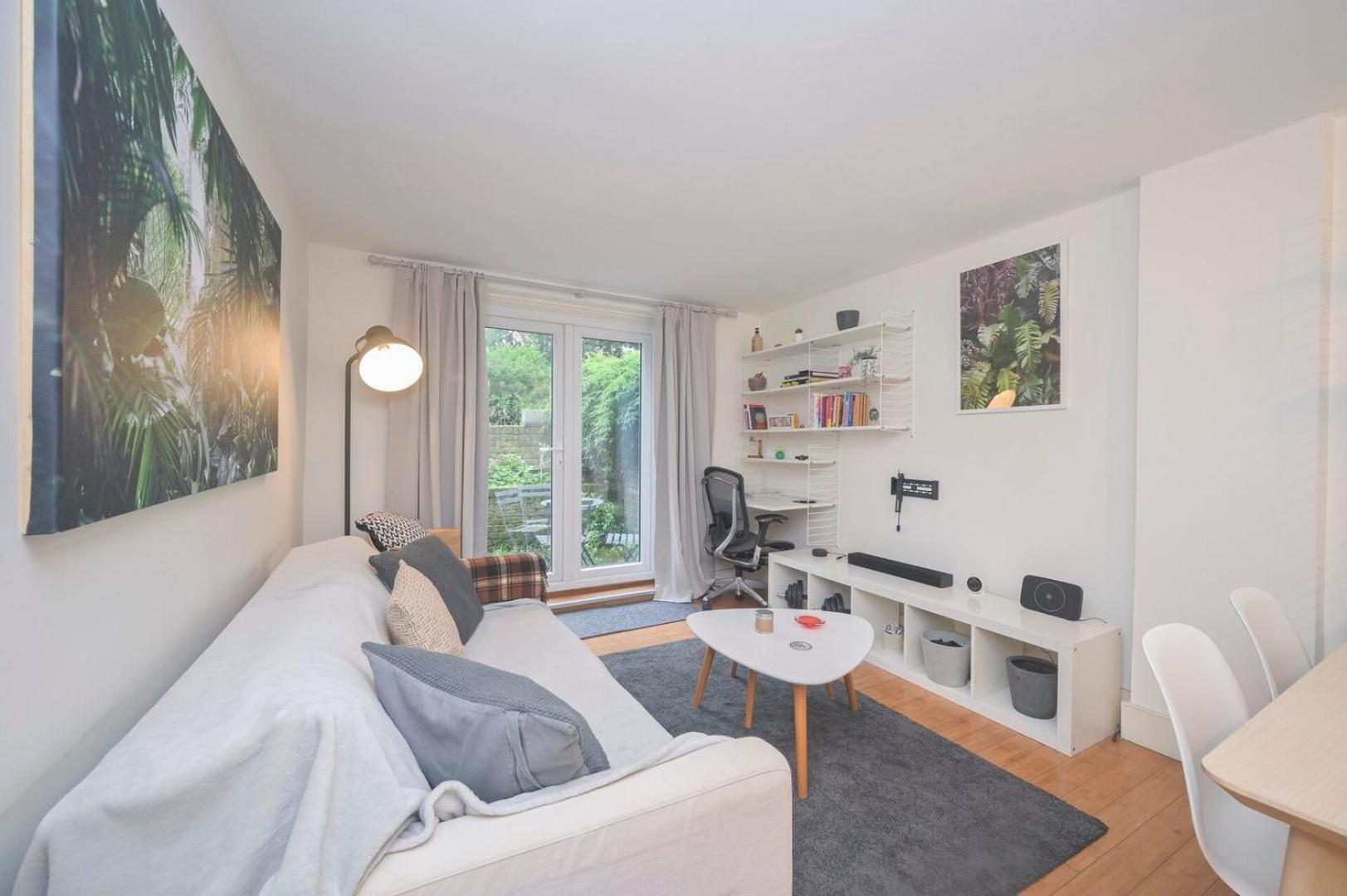 Modern 1bd Basement Flat Near Victoria Park * London