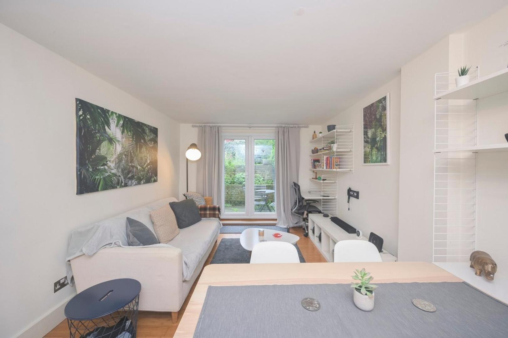 Modern 1bd Basement Flat Near Victoria Park Apartment London
