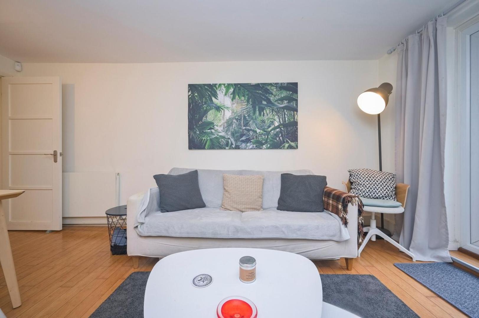 Modern 1bd Basement Flat Near Victoria Park *